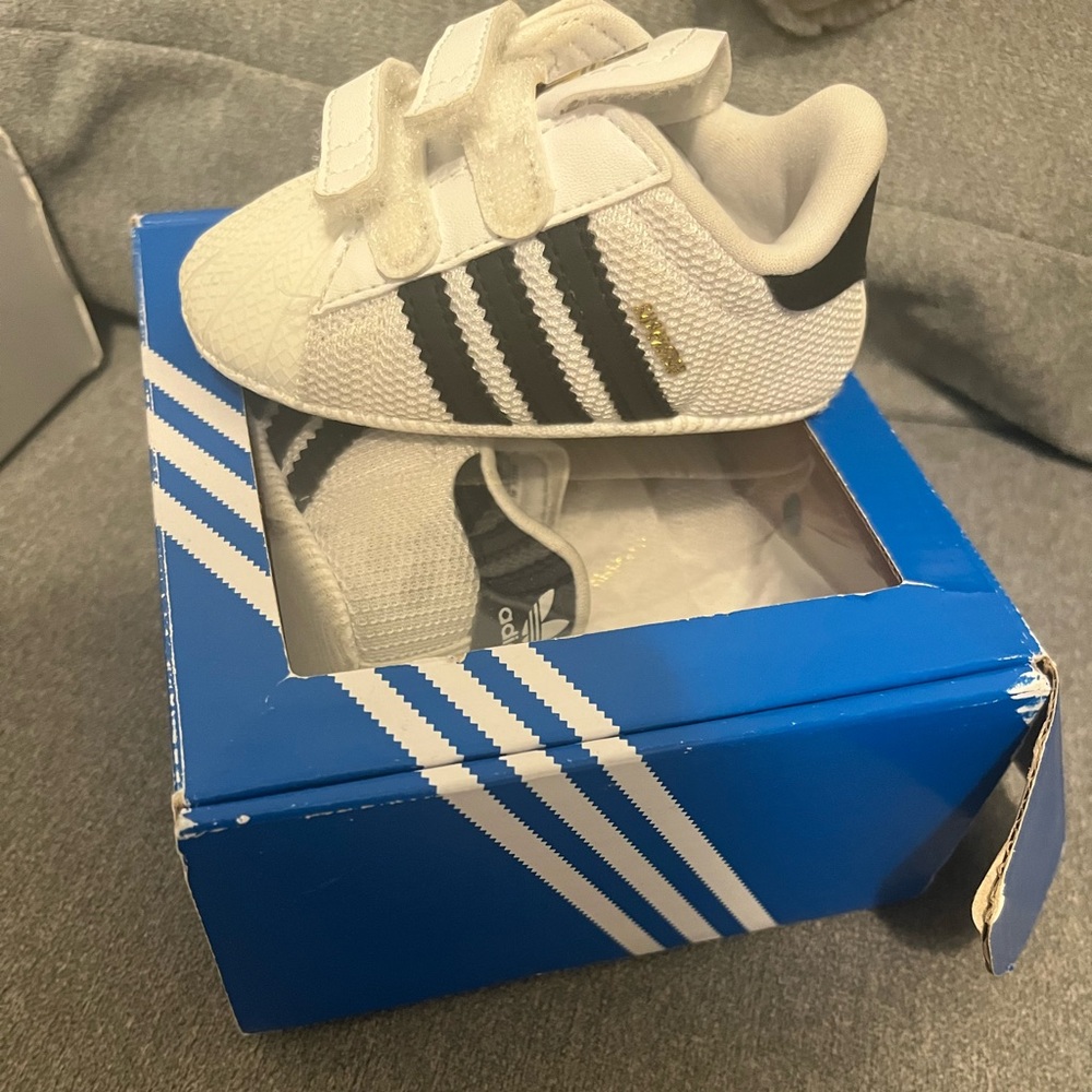 adidas crib shoe